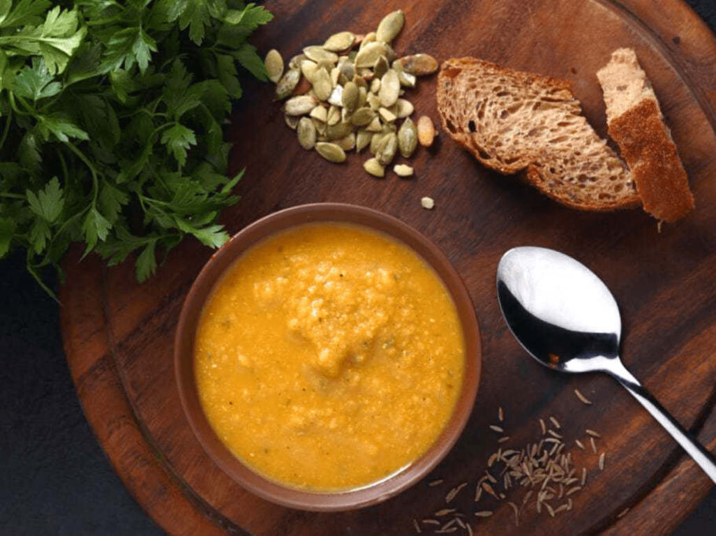 Red lentil soup with cumin and garlic