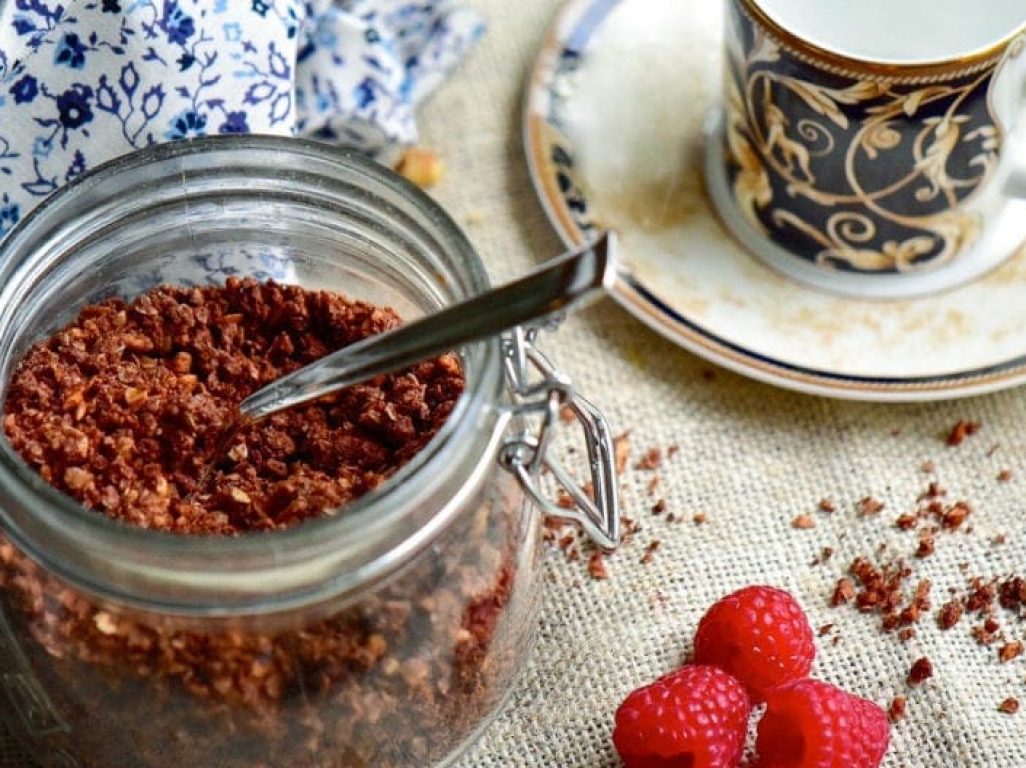 chocolate granola with almonds